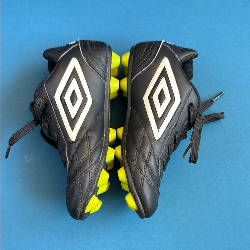 ⚽️ Umbro Soccer Cleats Youth Size 12 ⚽️